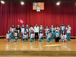 113-1高三模擬考成績優異同學頒獎代表照片
